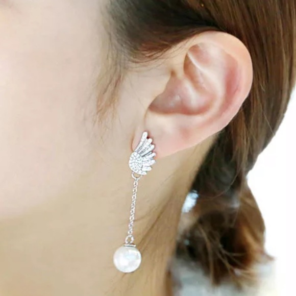 🌟 Sterling Silver Asymmetrical Wings Earrings - Picture 4 of 6